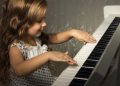 Học đàn piano