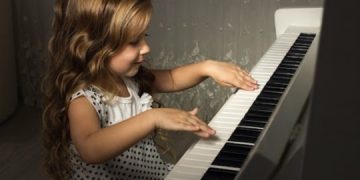 Học đàn piano