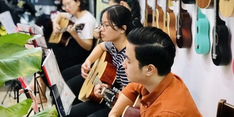 Lớp Nhạc LÊVI – Nơi học đàn tại Tân Phú